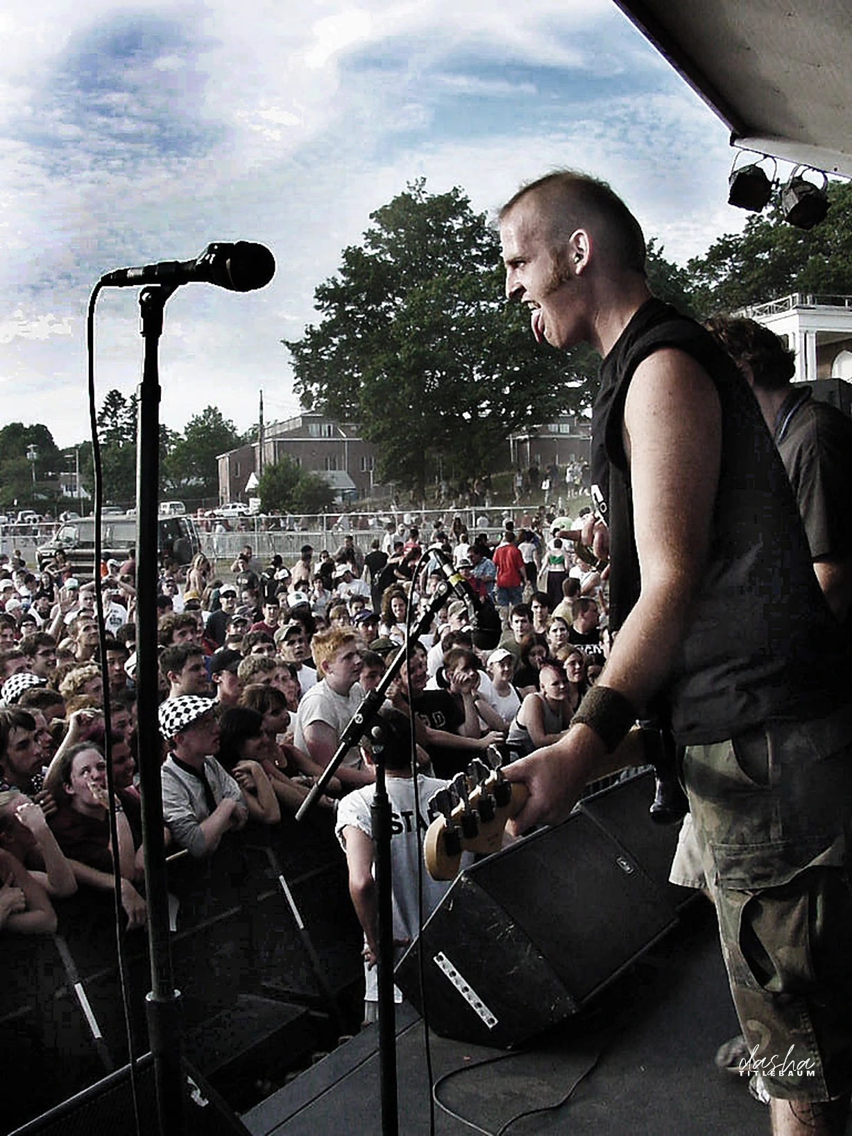 Warped Tour, Warped Tour main-stage set from Big D & The Kids Table: horns, bass, drums, and a wide-open summer crowd.